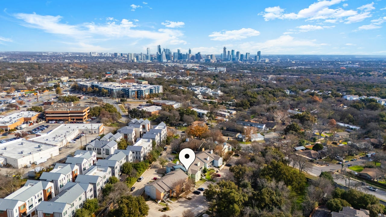 Stylish South Lamar Condo in Gated Ivy Condominiums – Prime Location with Top-Tier Amenities!