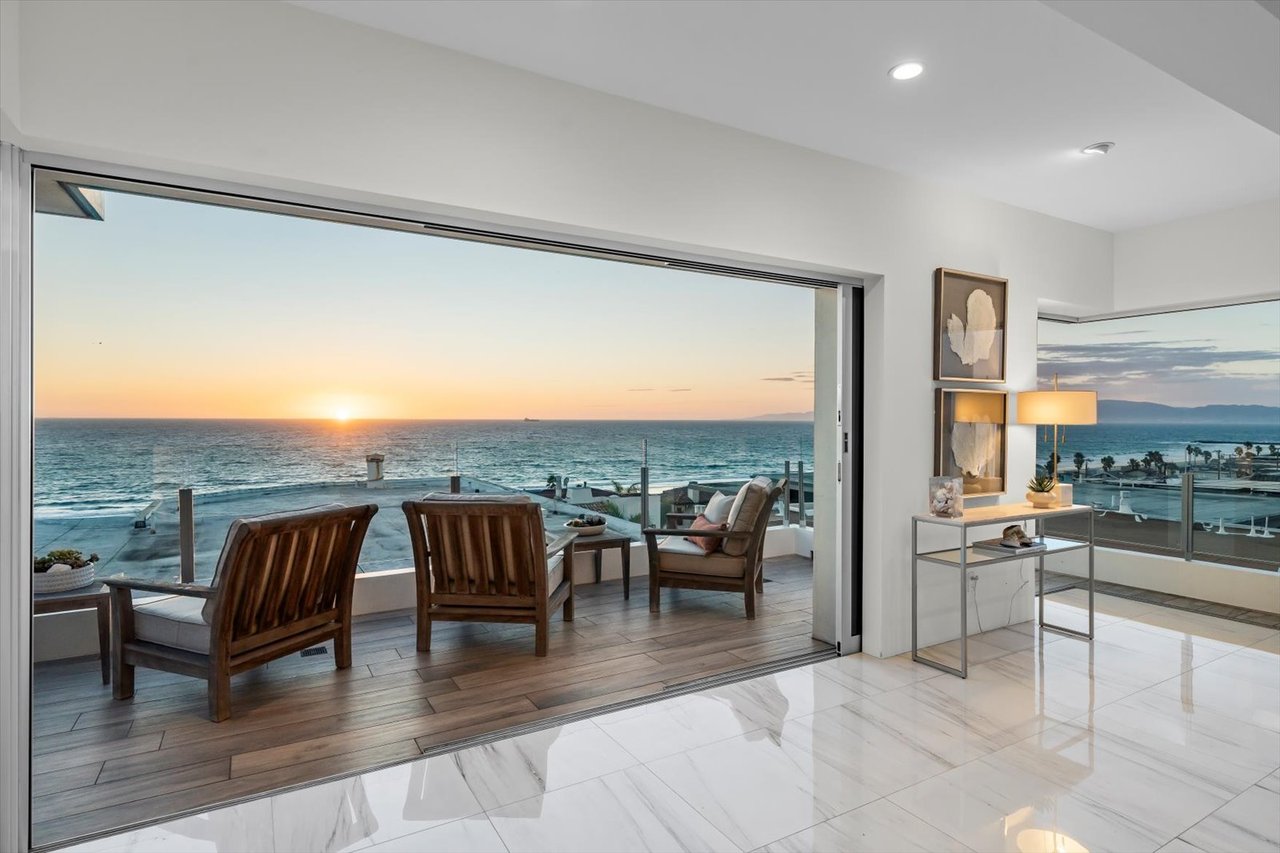  Steps from the Sand & Panoramic Views in Manhattan Beach