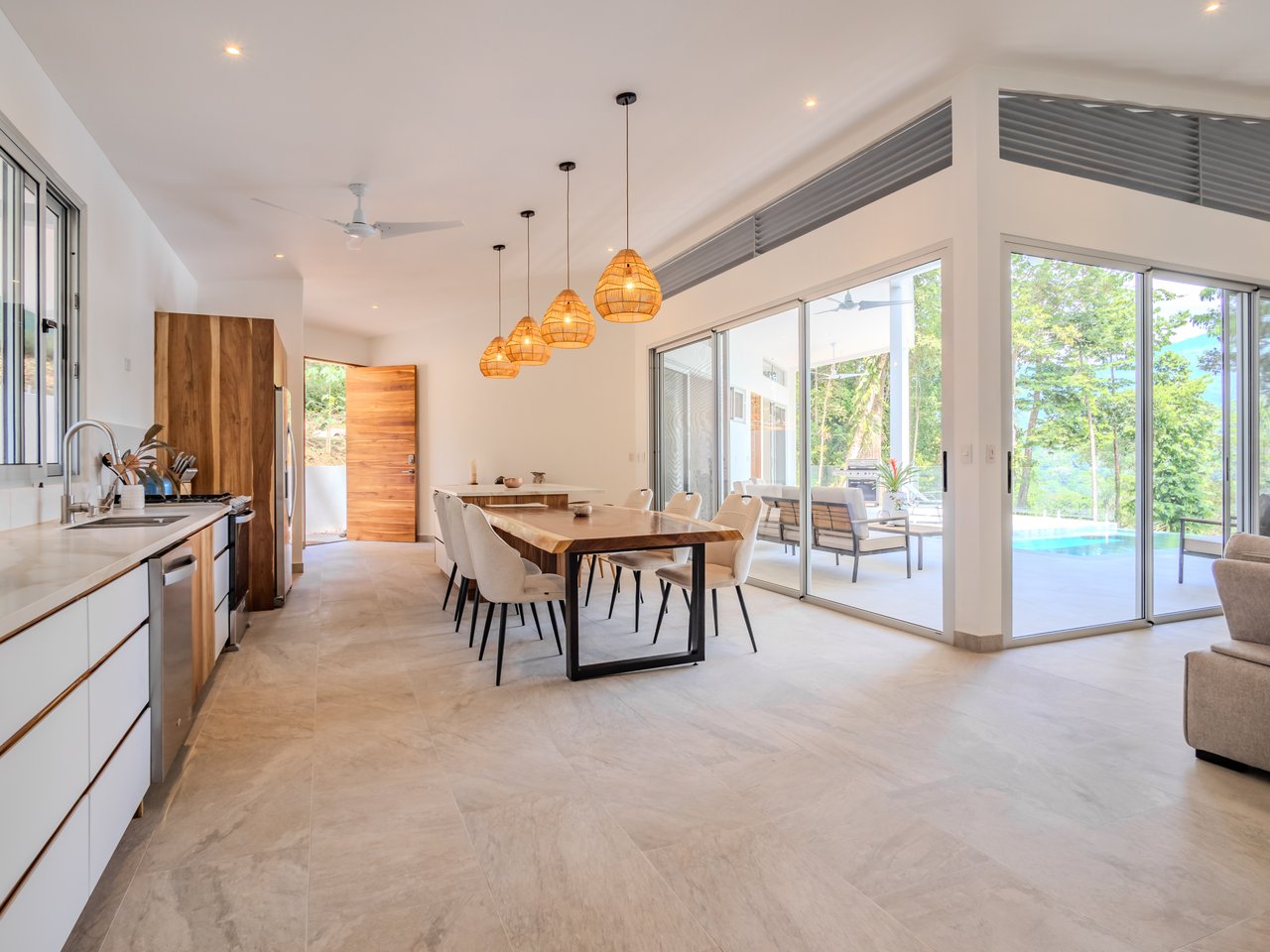 An Exclusive, Sunny Ridge-Top 4-Bed Designer House With Unforgettable Mountain & Jungle Views