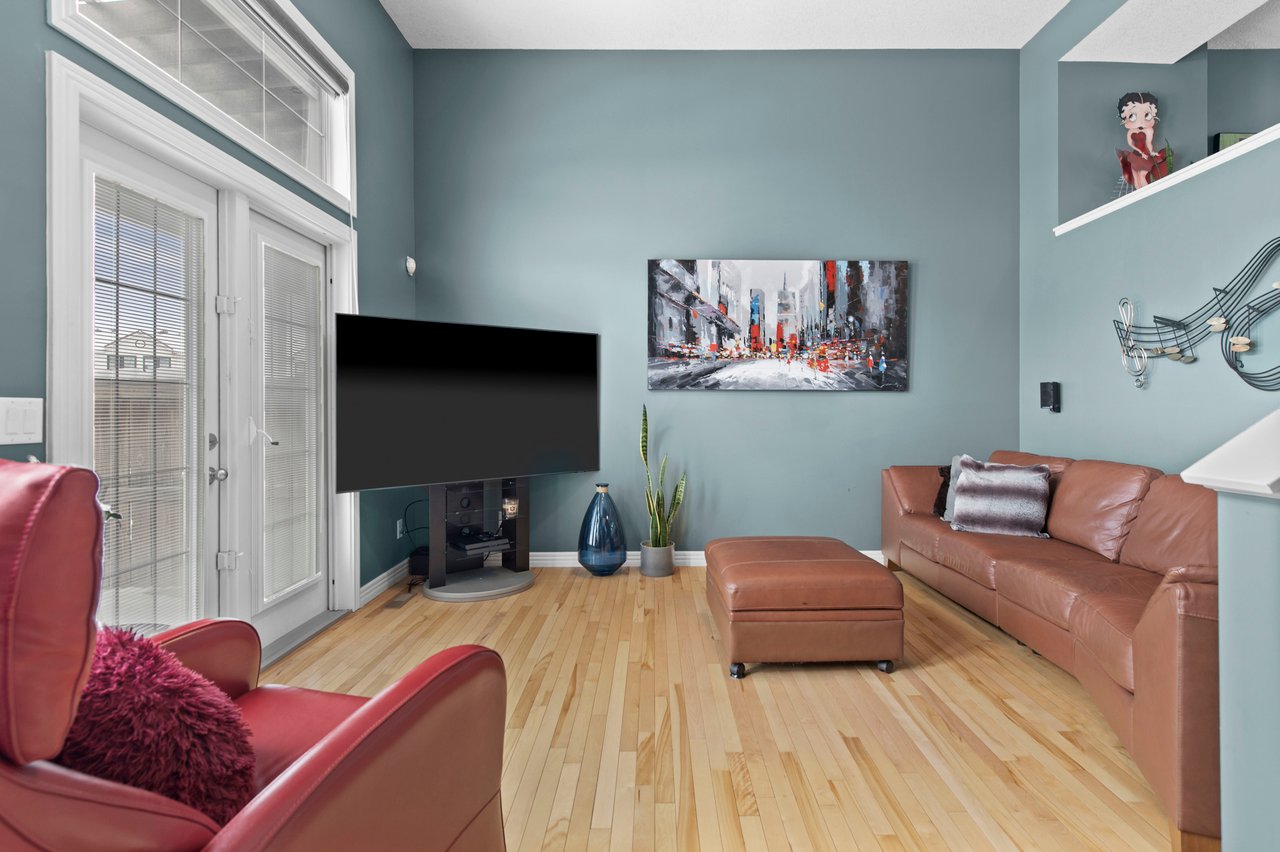 8910 Royal Oak Way NW