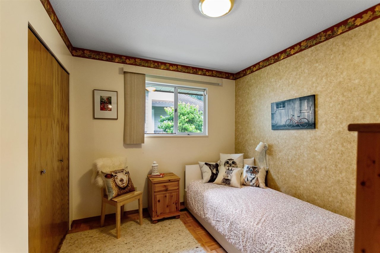 15 Ravine Dr