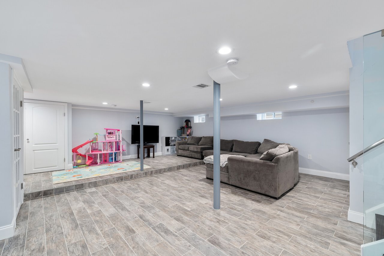 447 Forest Ave