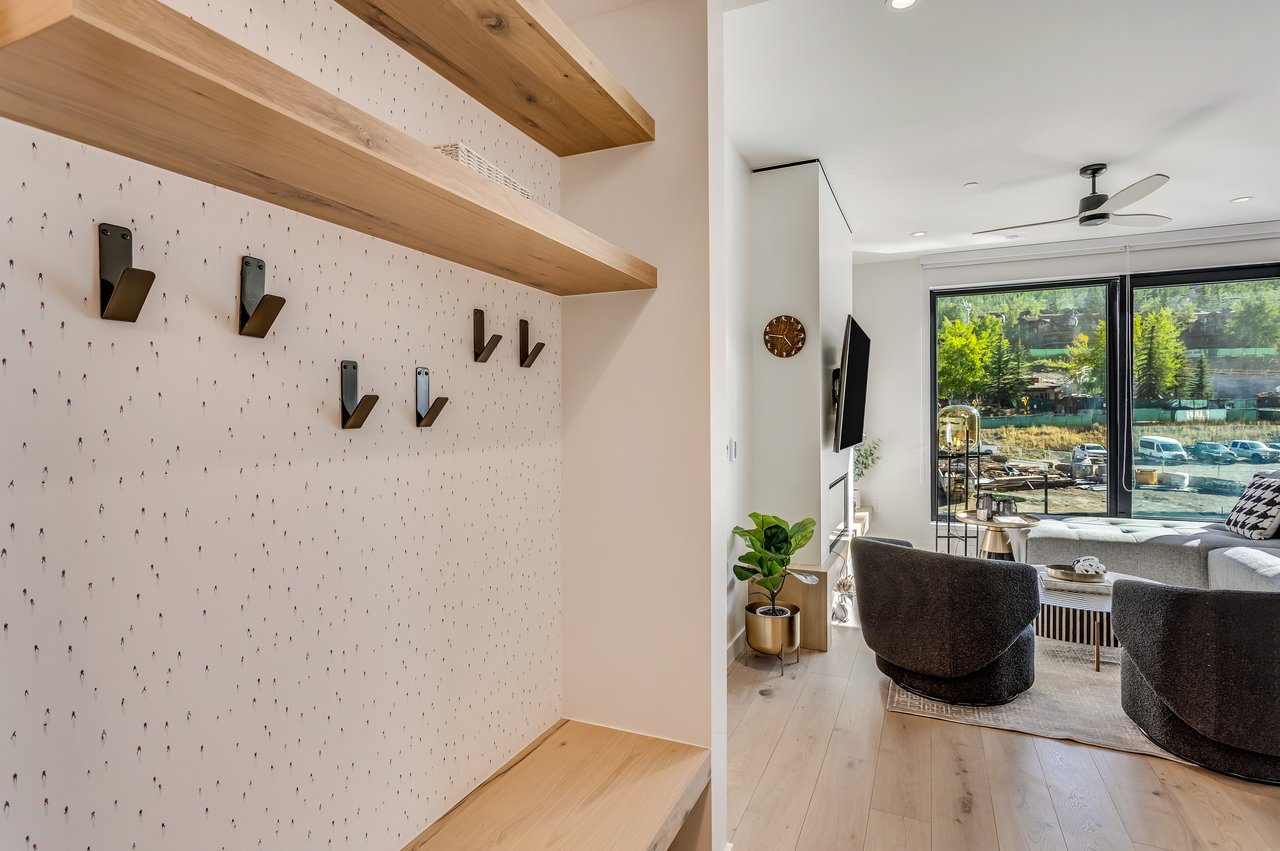 Electric Pass Lodge Gem