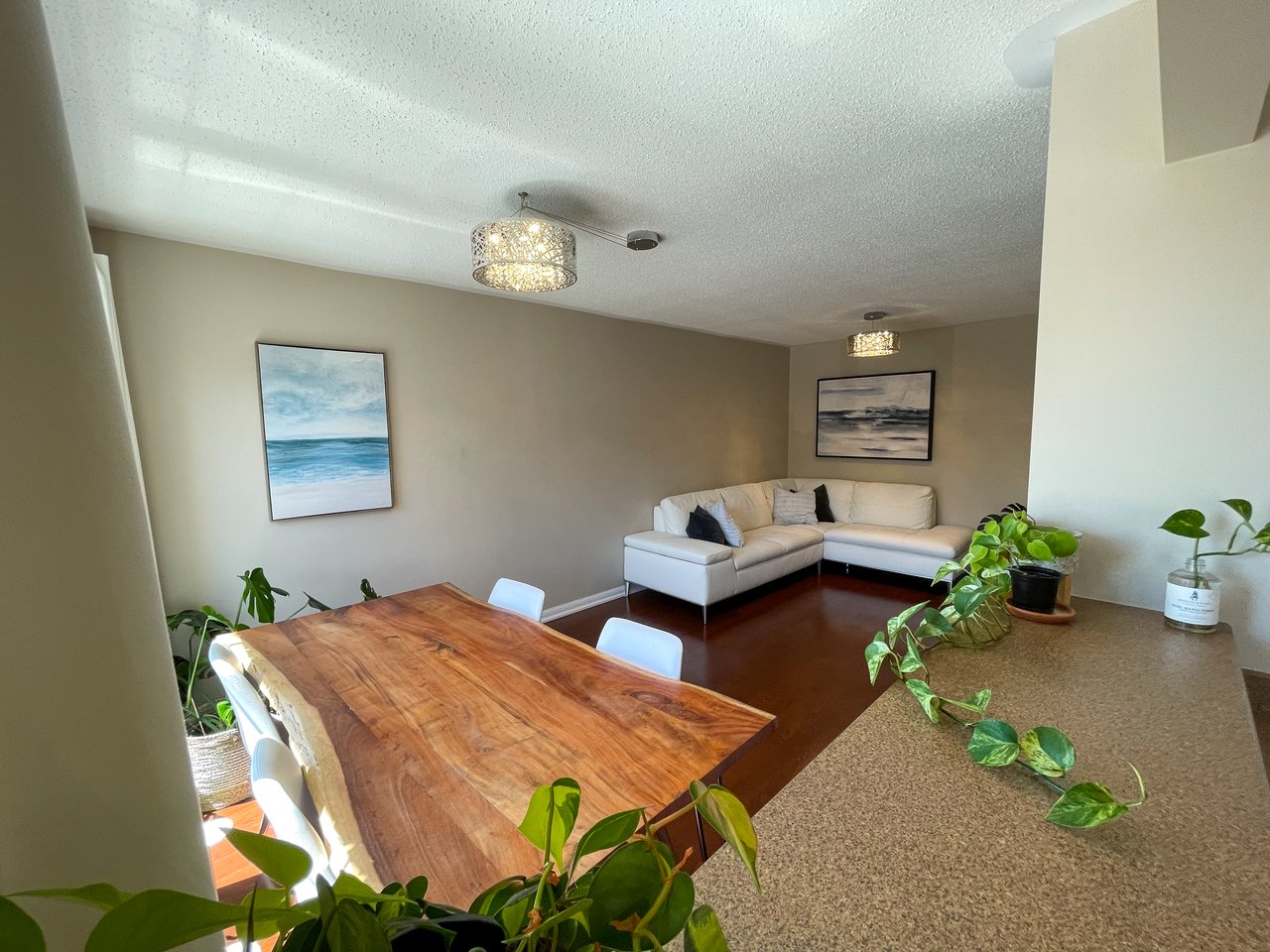 877 Willingdon Cres