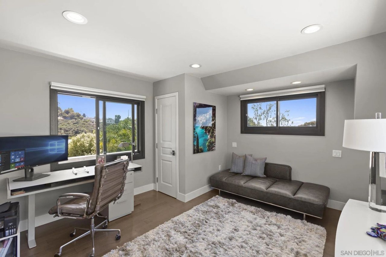 1586 Crespo Dr