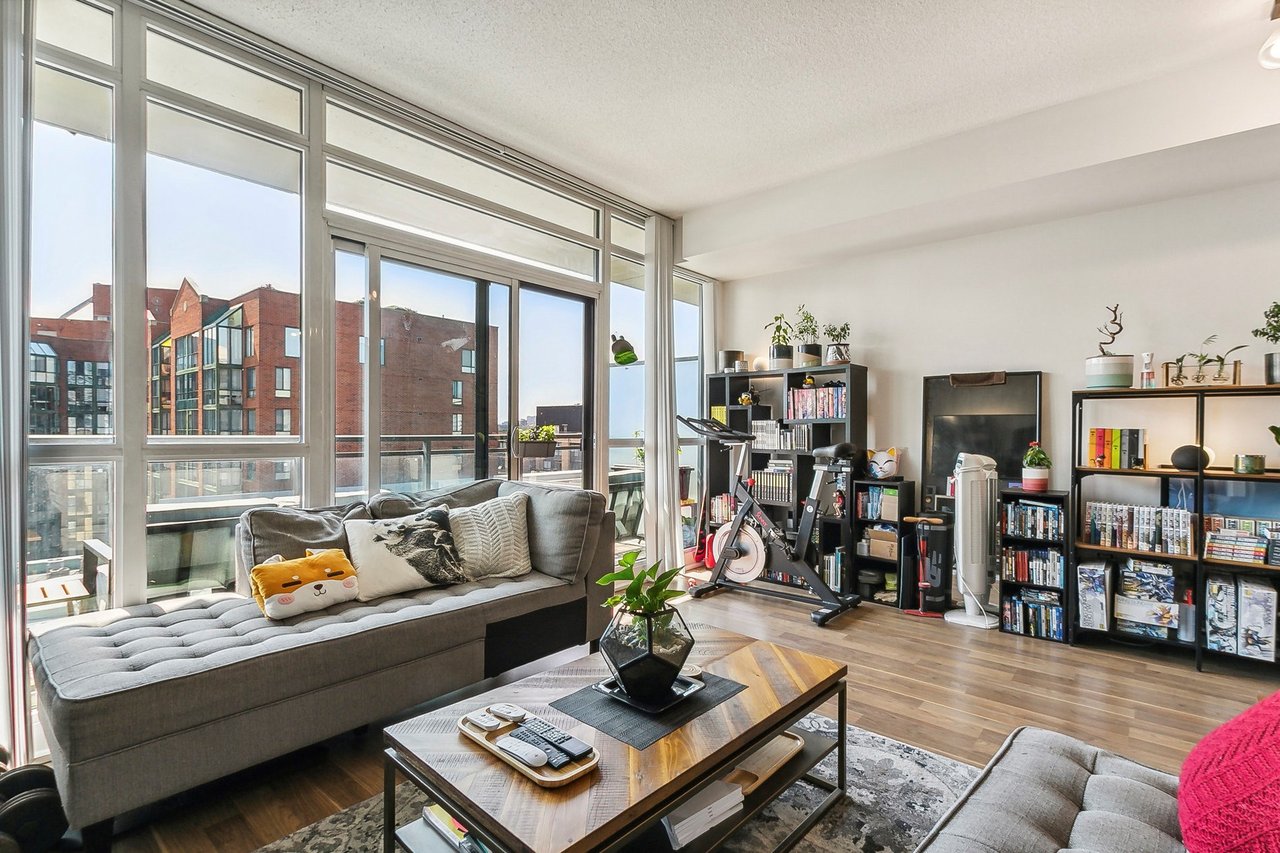 775 King St W Unit: 906