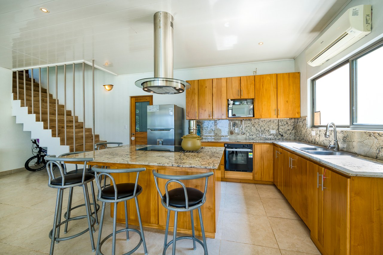 12.25 ACRES – 3 Bedroom 2 Story Ocean View Home 10 Min To The Beach!!!