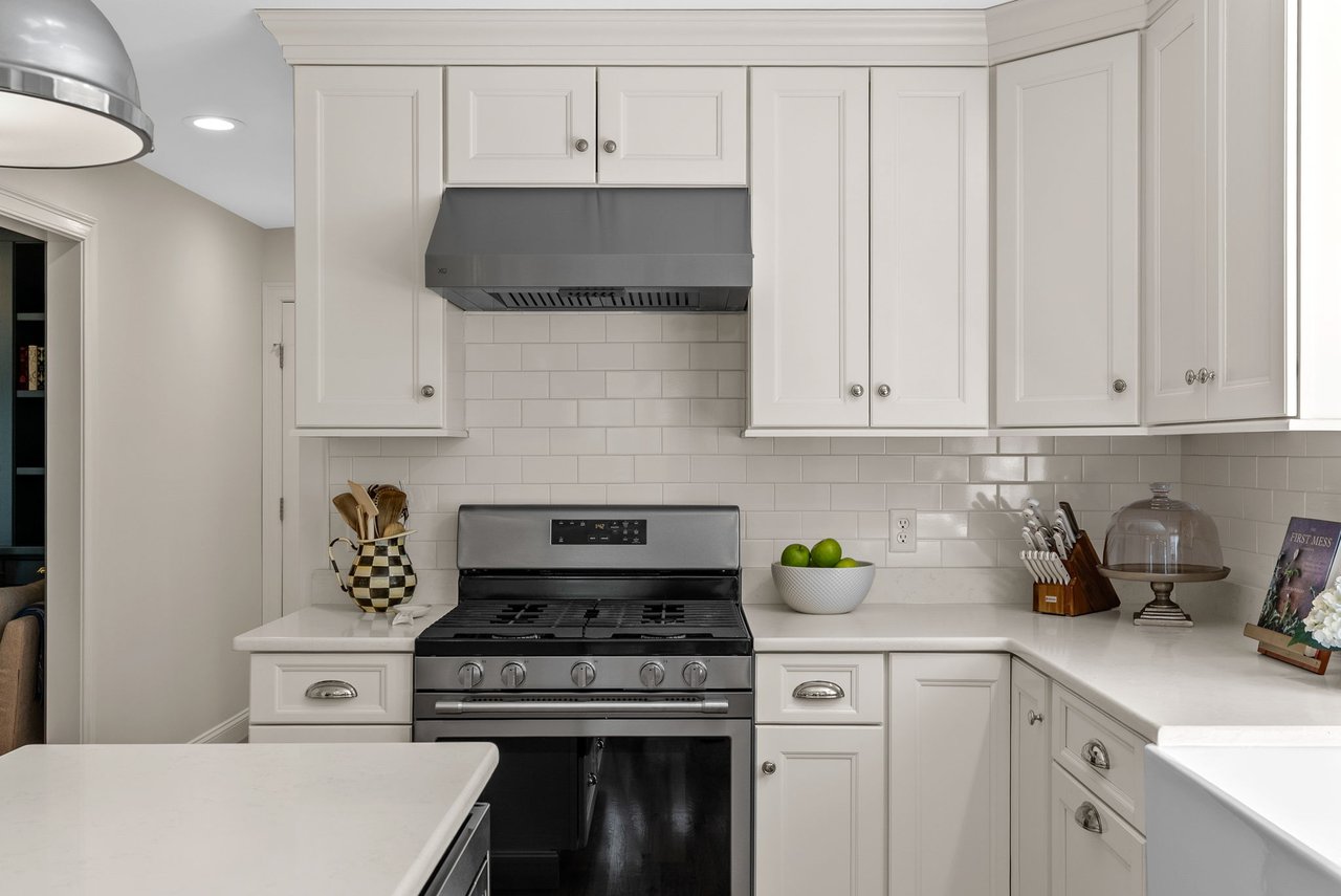 11 Lisa Ln Pembroke, MA 02359