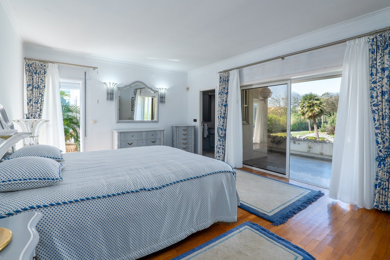Secluded 5-Bedroom Villa with Pool and Sea Views on Expansive Dune-Side Plot – Apúlia e Fão