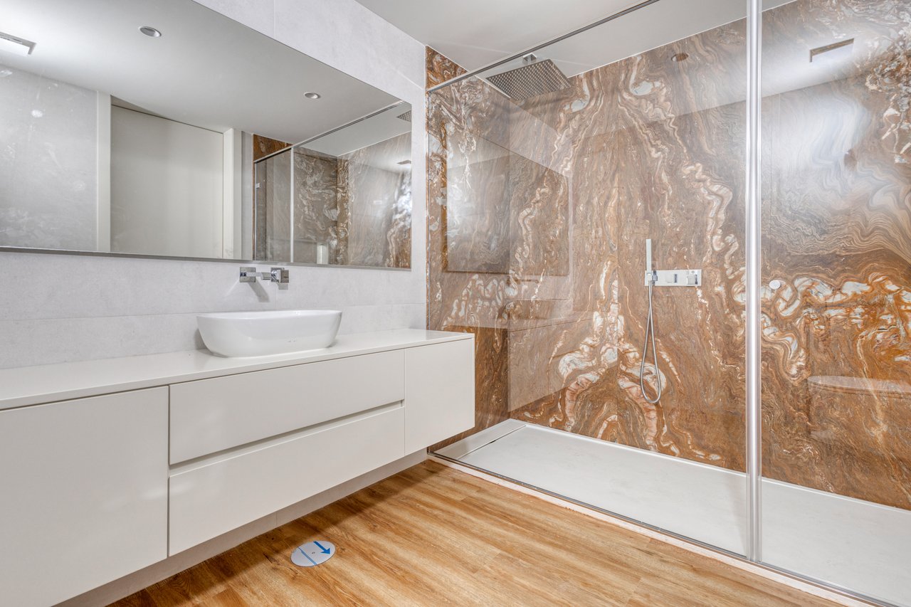 Contemporary 3-Bedroom Luxury Villa with Pool and Large Basement in Palmeira, Braga