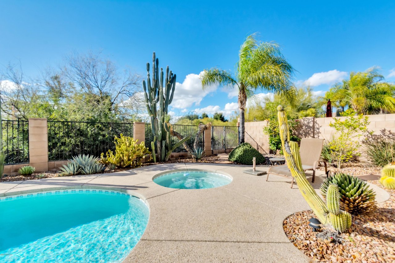 360 W Sacaton Canyon Dr