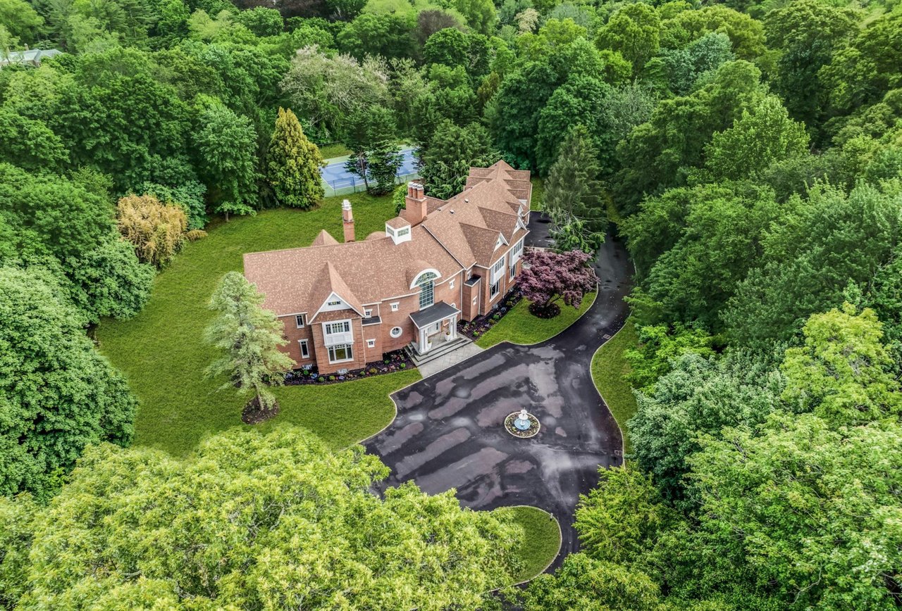 12 Saddle Ridge Rd - Old Westbury