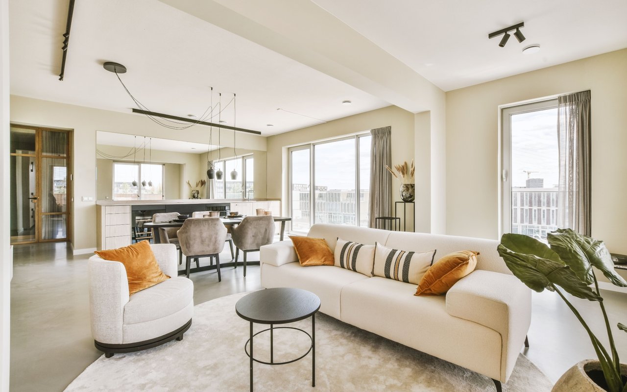 Luxury Condo vs. Traditional Home: Which Is Right for You?