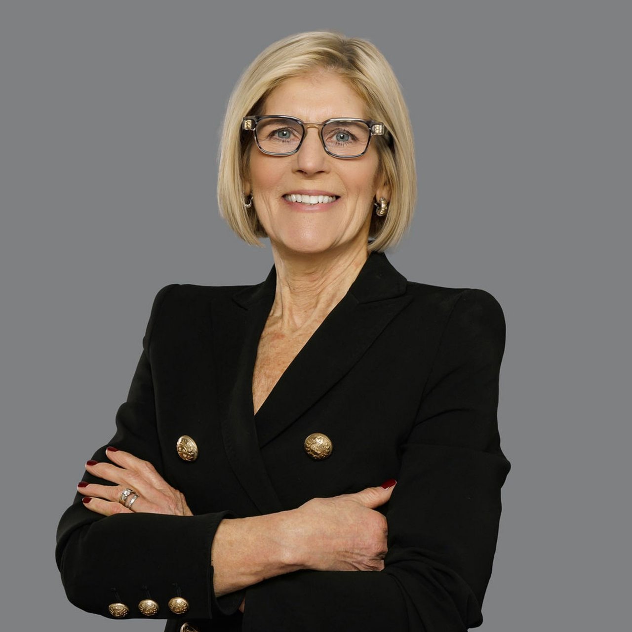 Stephanie W Roache