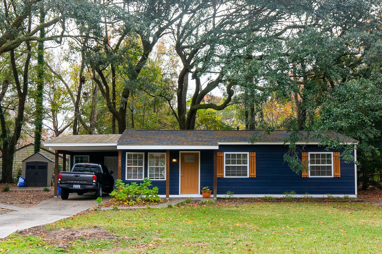 1623 W Robinhood Drive