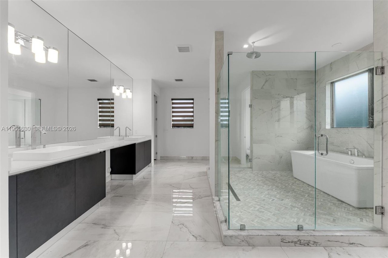 4950-sw-158-avenue-southwest-ranches-fl-home-for-sale-bathroom