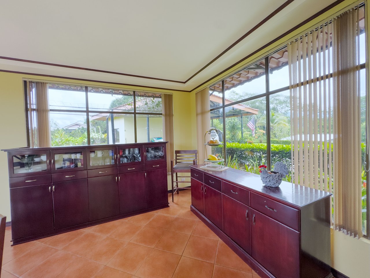 Tropical Estate in Gated Community near Quepos