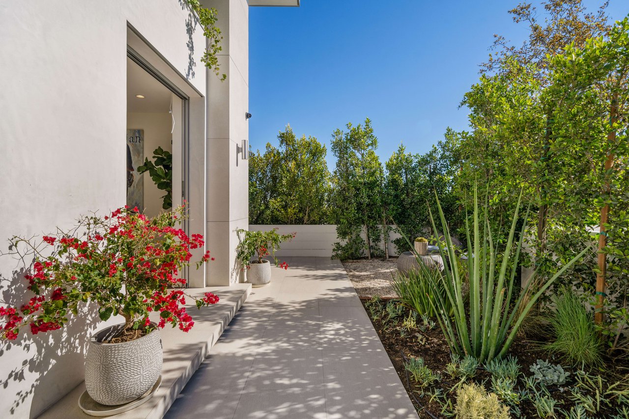 The Apex HH | 7115 Macapa Drive