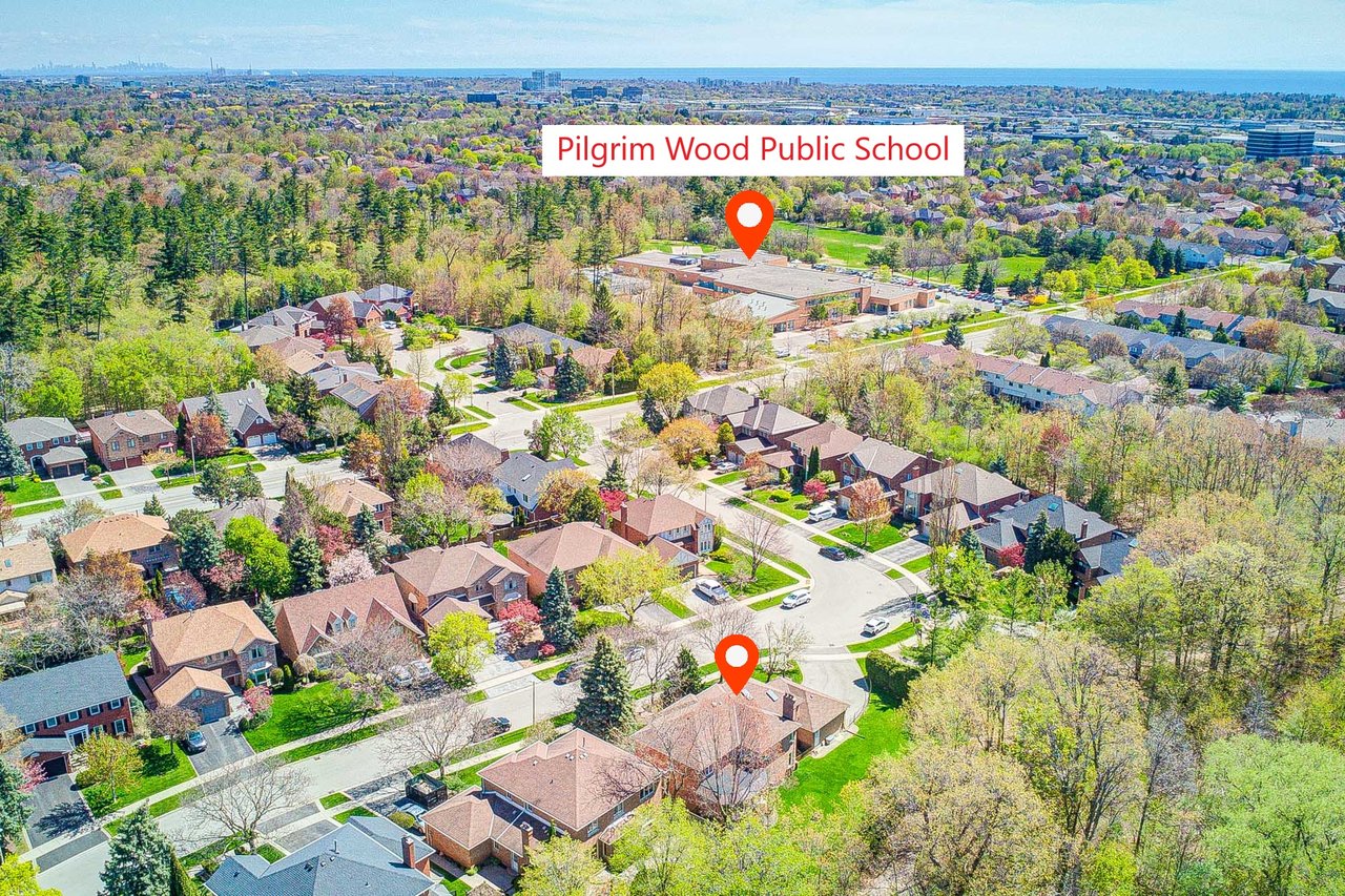1296 Mapleridge Cres
