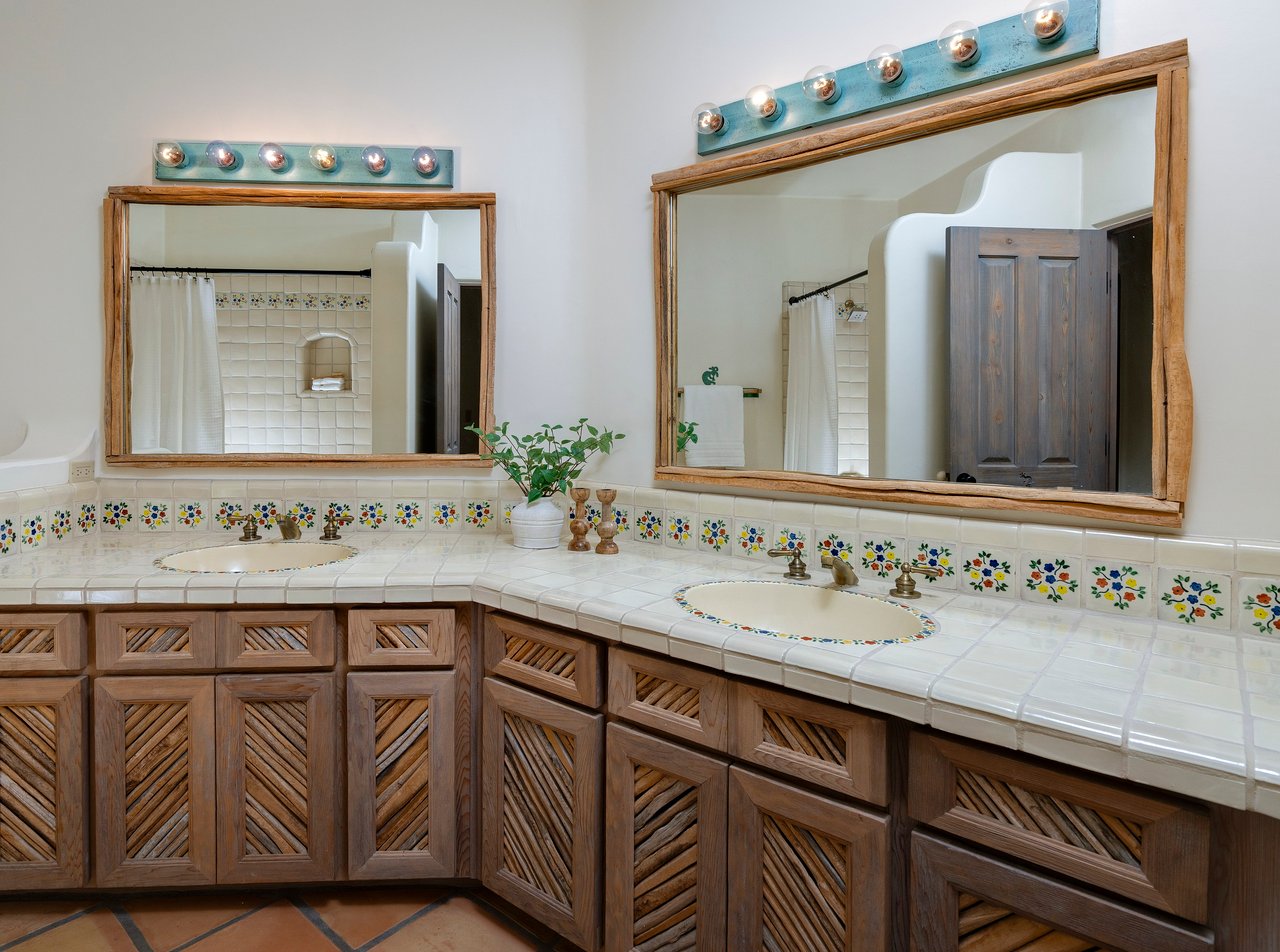 5115 N Corte De Catalonia