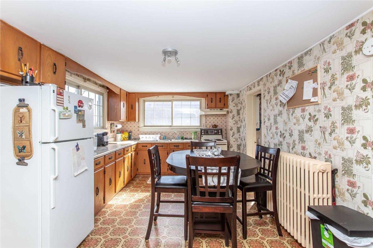 135-137 Queenston Street