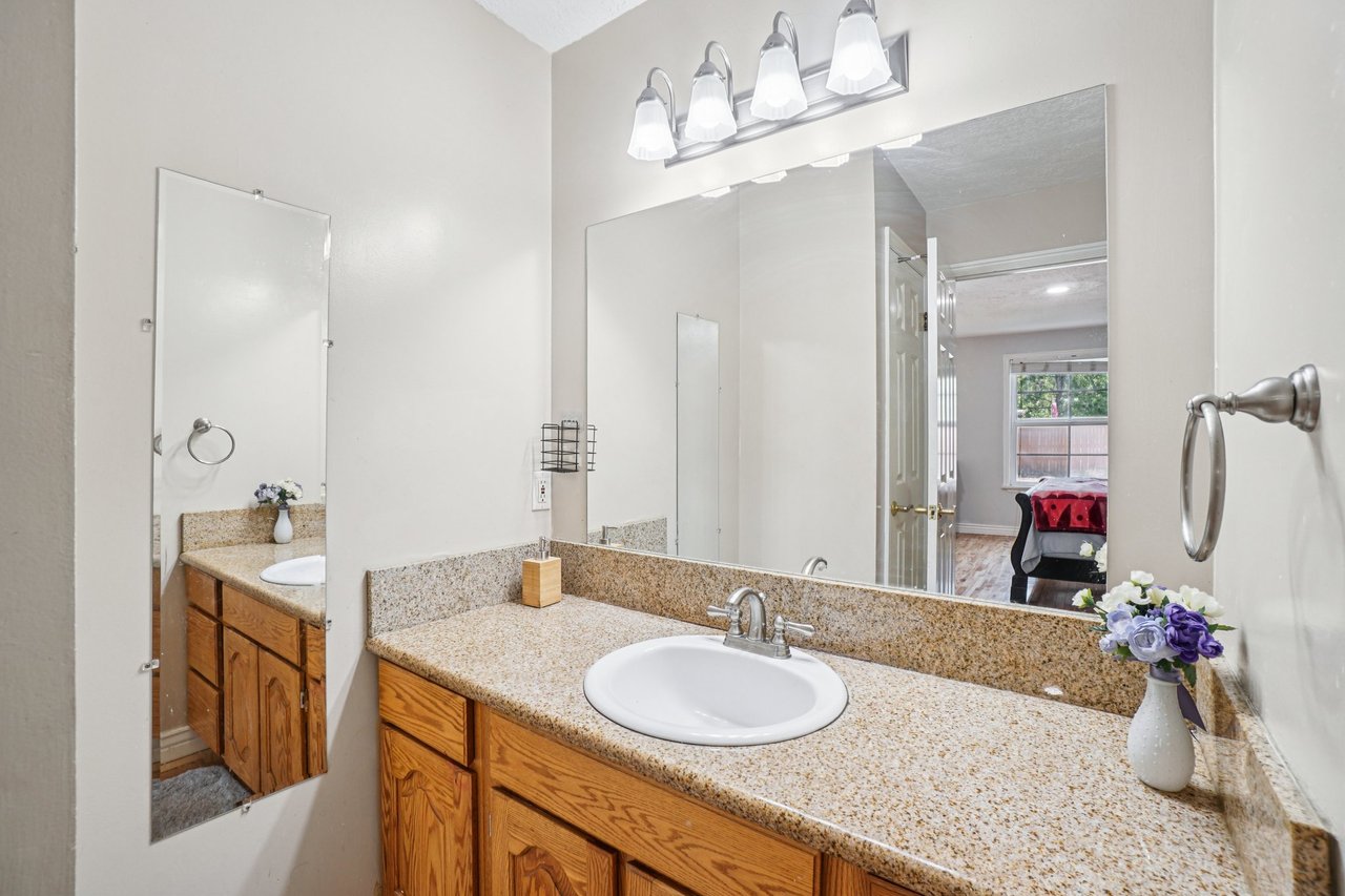 11343 S Clifford Cir