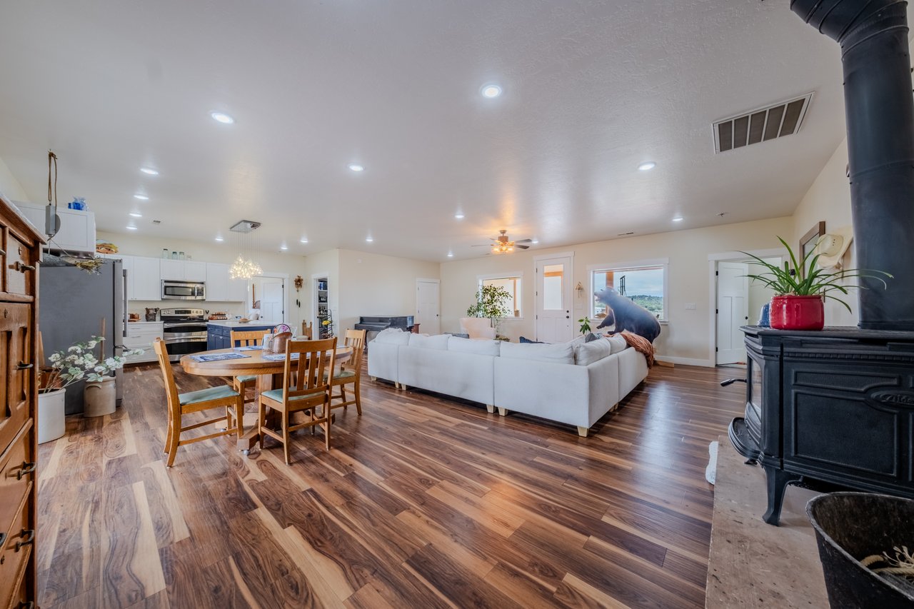 7395 N Johnson Canyon