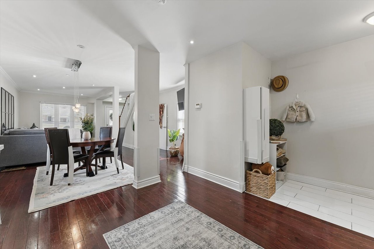 1106 Haig Blvd