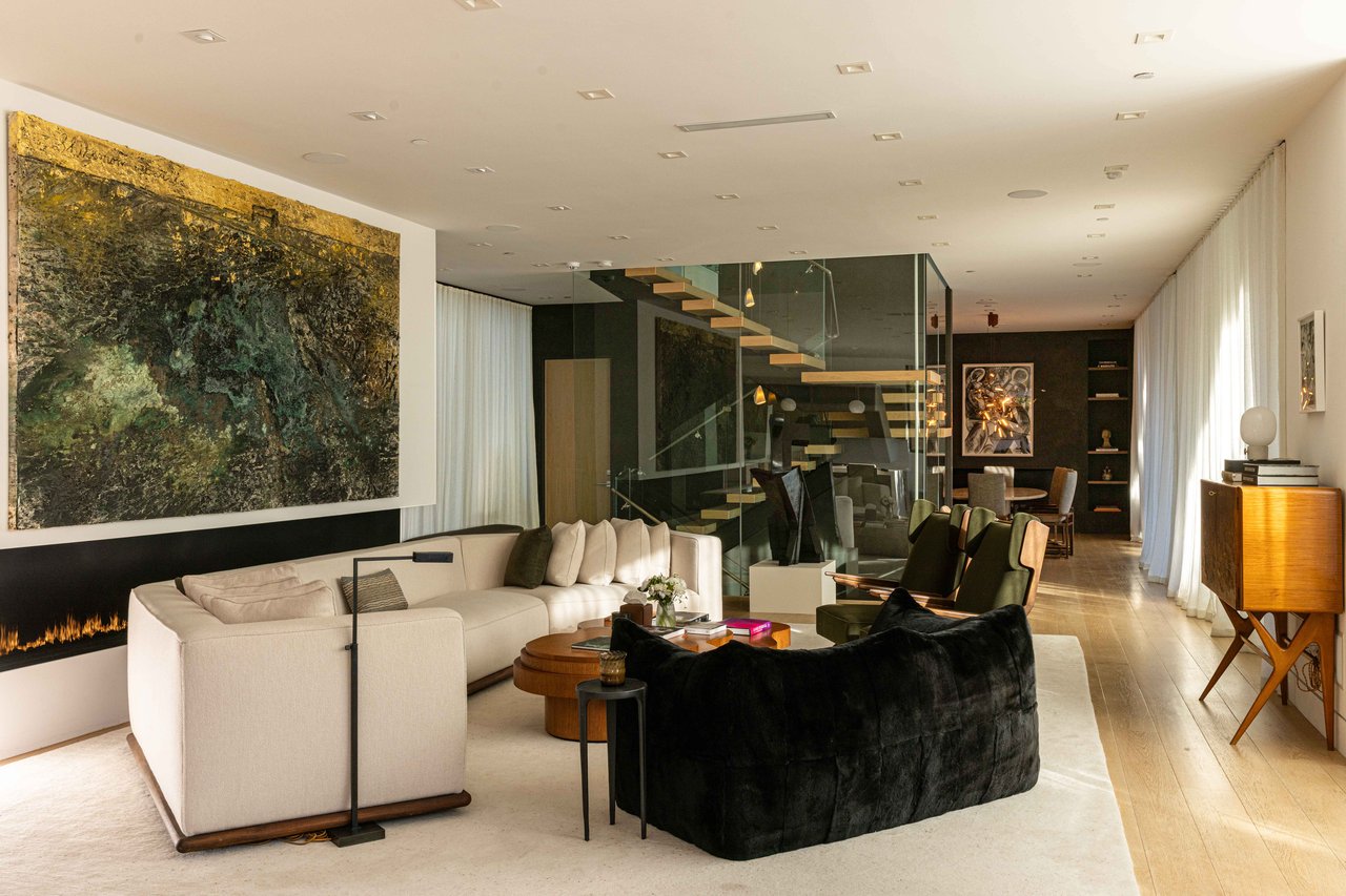 815 N Tigertail Rd, Brentwood 