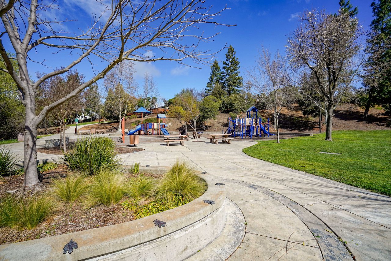 642 Fig Tree Ln, Martinez