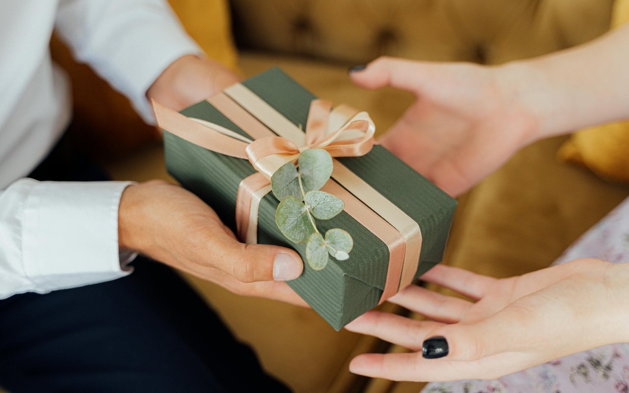 10 Thoughtful and Heartwarming Gift Ideas for First-time Homeowners