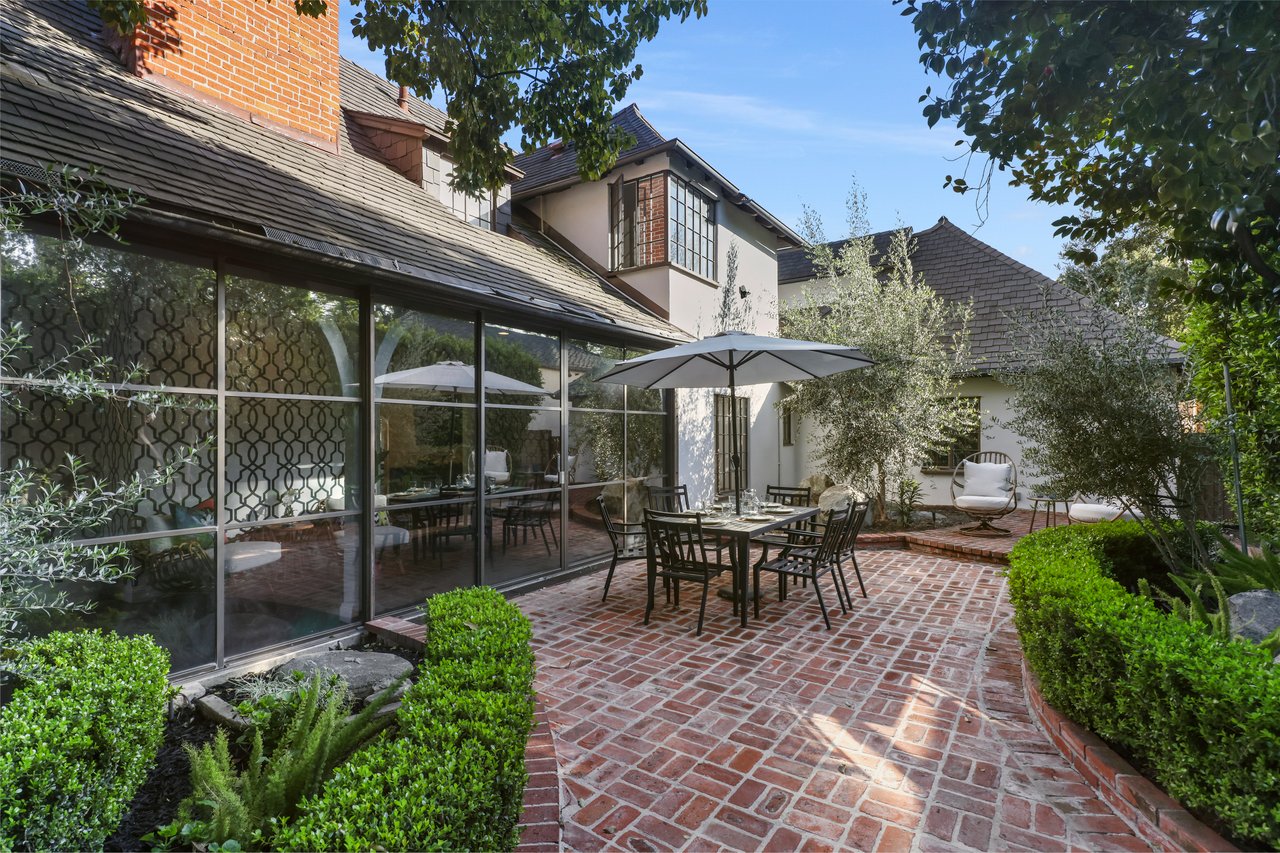 2494 Glen Canyon Road