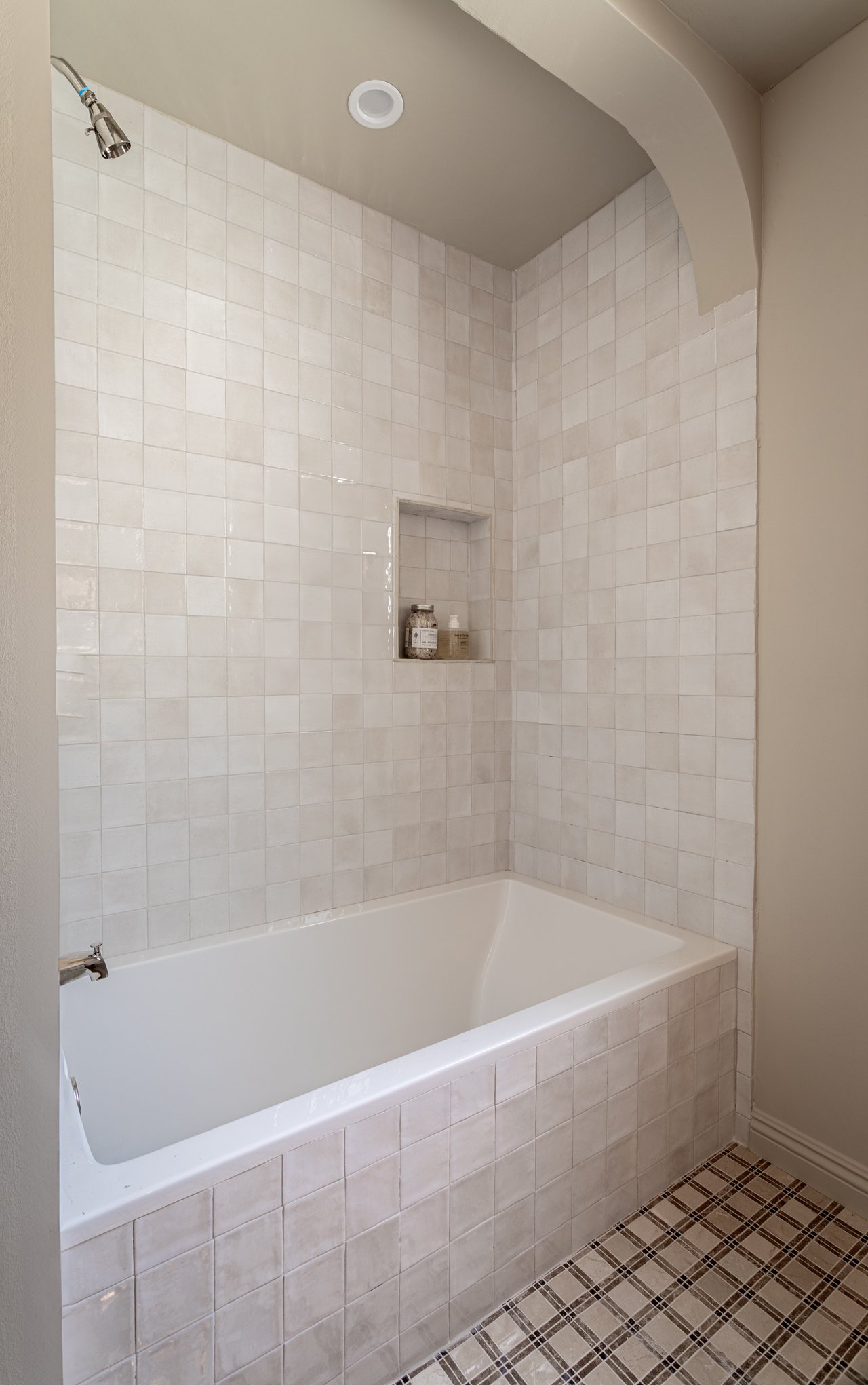 2453 Oak St, Santa Monica