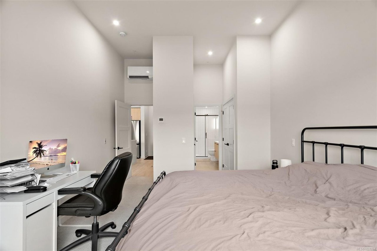 606-947 WhirlaWy Cres