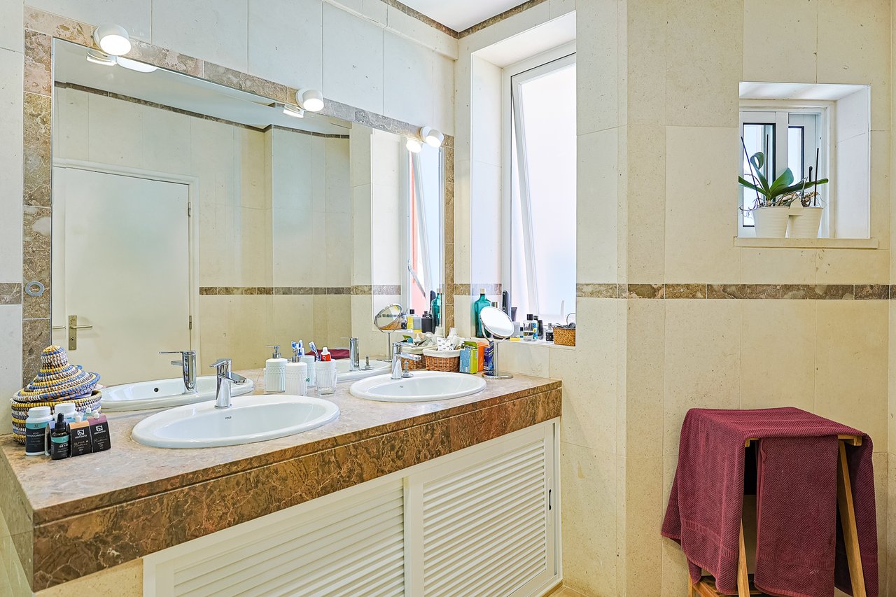 Exclusive 4,000 m² Estate in Azeitão with Tennis Court, Spa & Approved Development Project