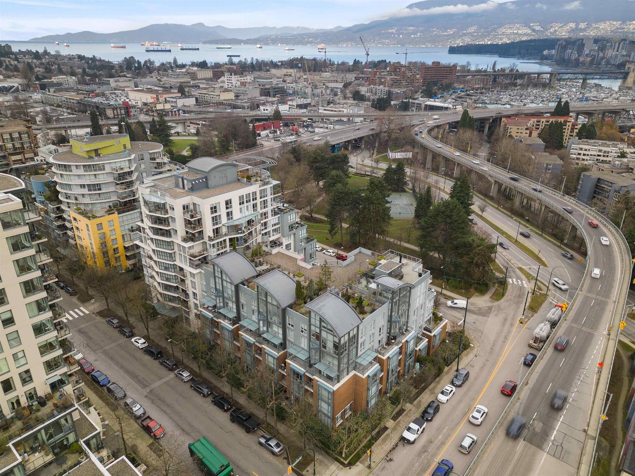 604-1425 W 6th Ave