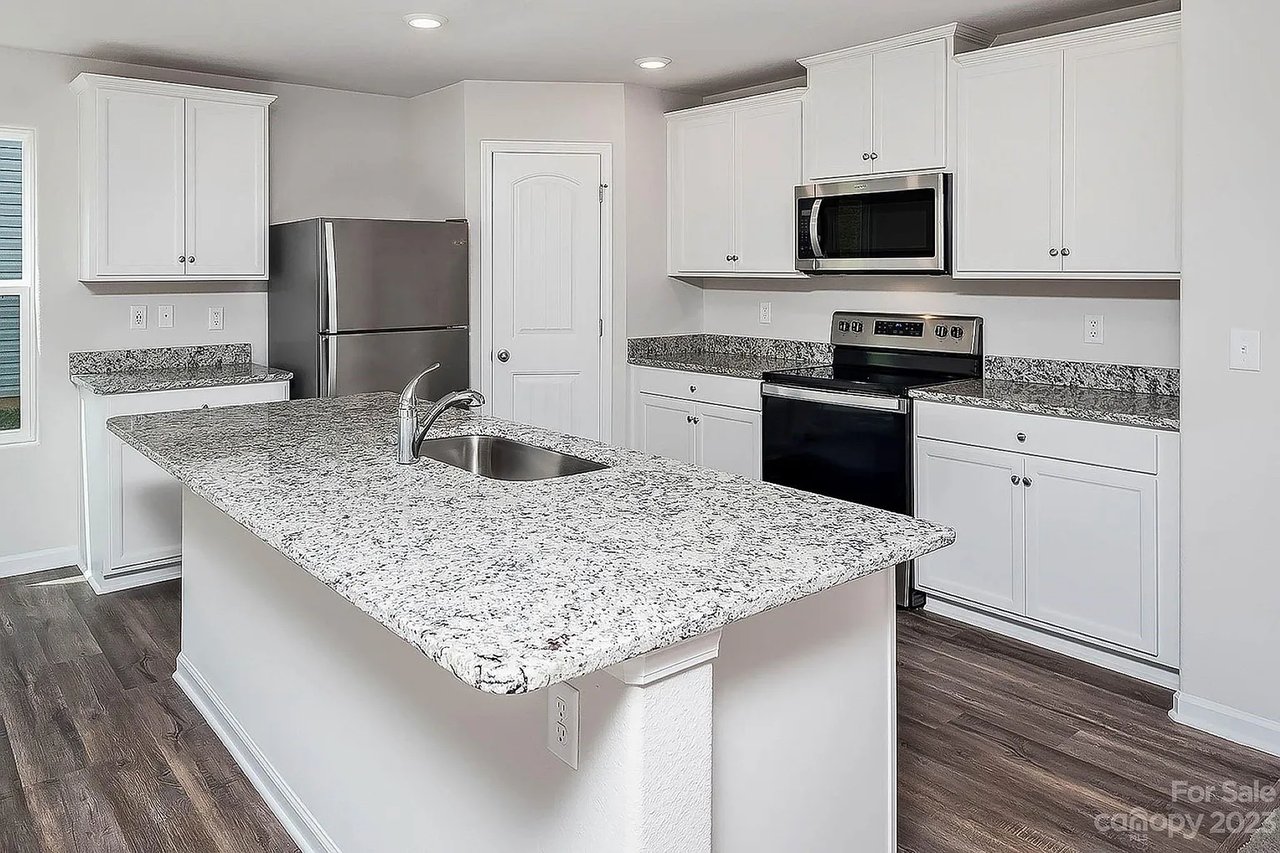 3165 Maple Ridge Dr