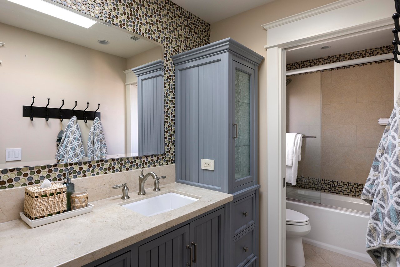 1880 N El Camino Real 23