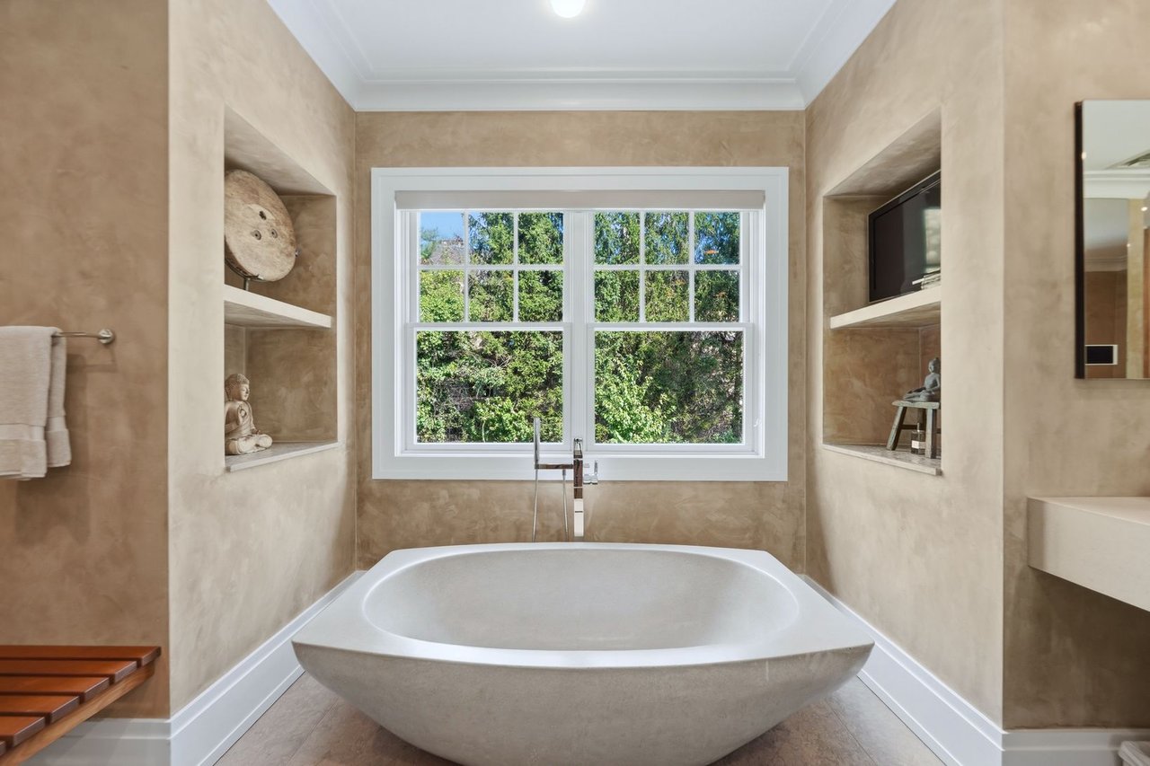 221 Churchill Rd