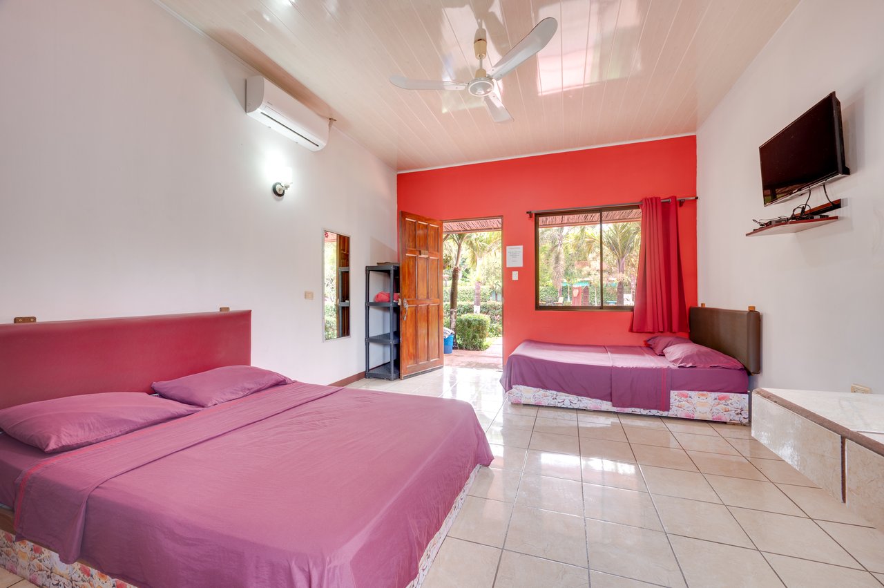 Tamarit House | Spacious Tropical Retreat in Villareal, Costa Rica