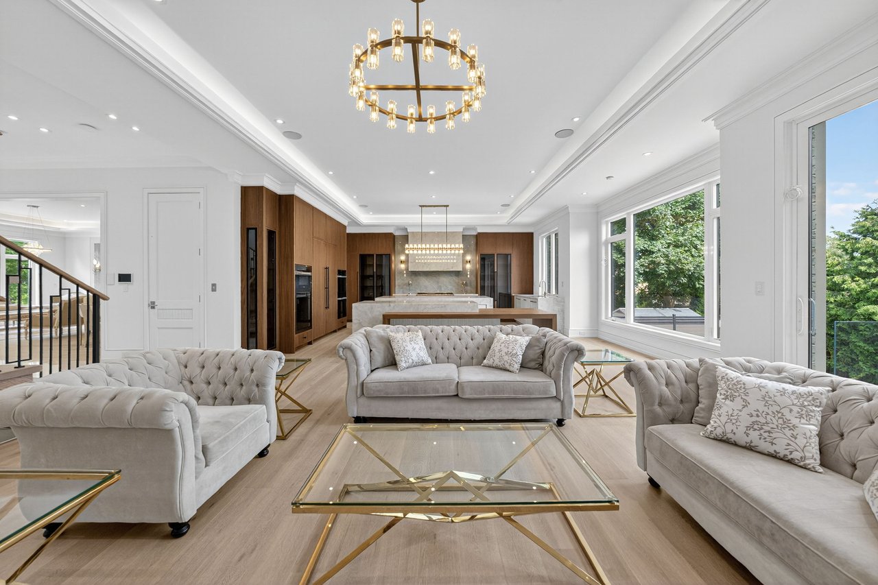 Distinctive Luxury Residence