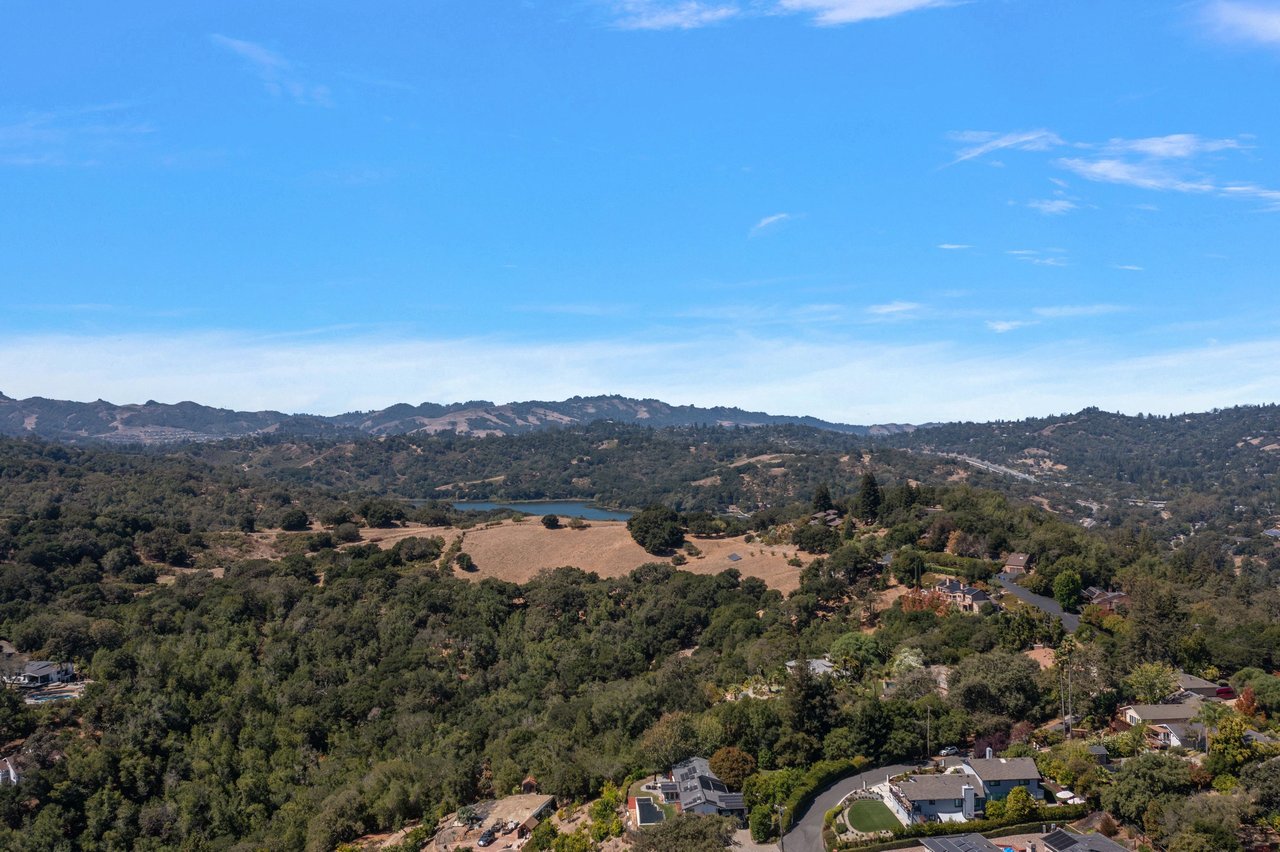 809 Mountain View Dr