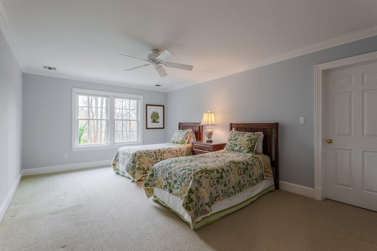 51 Lloyd Ln
