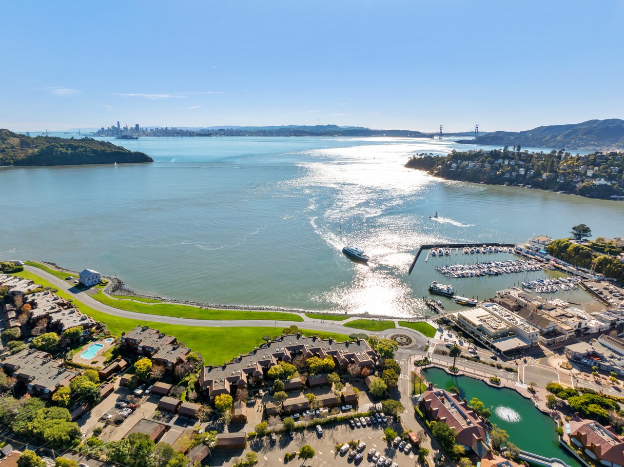 Luxurious End Unit in Point Tiburon