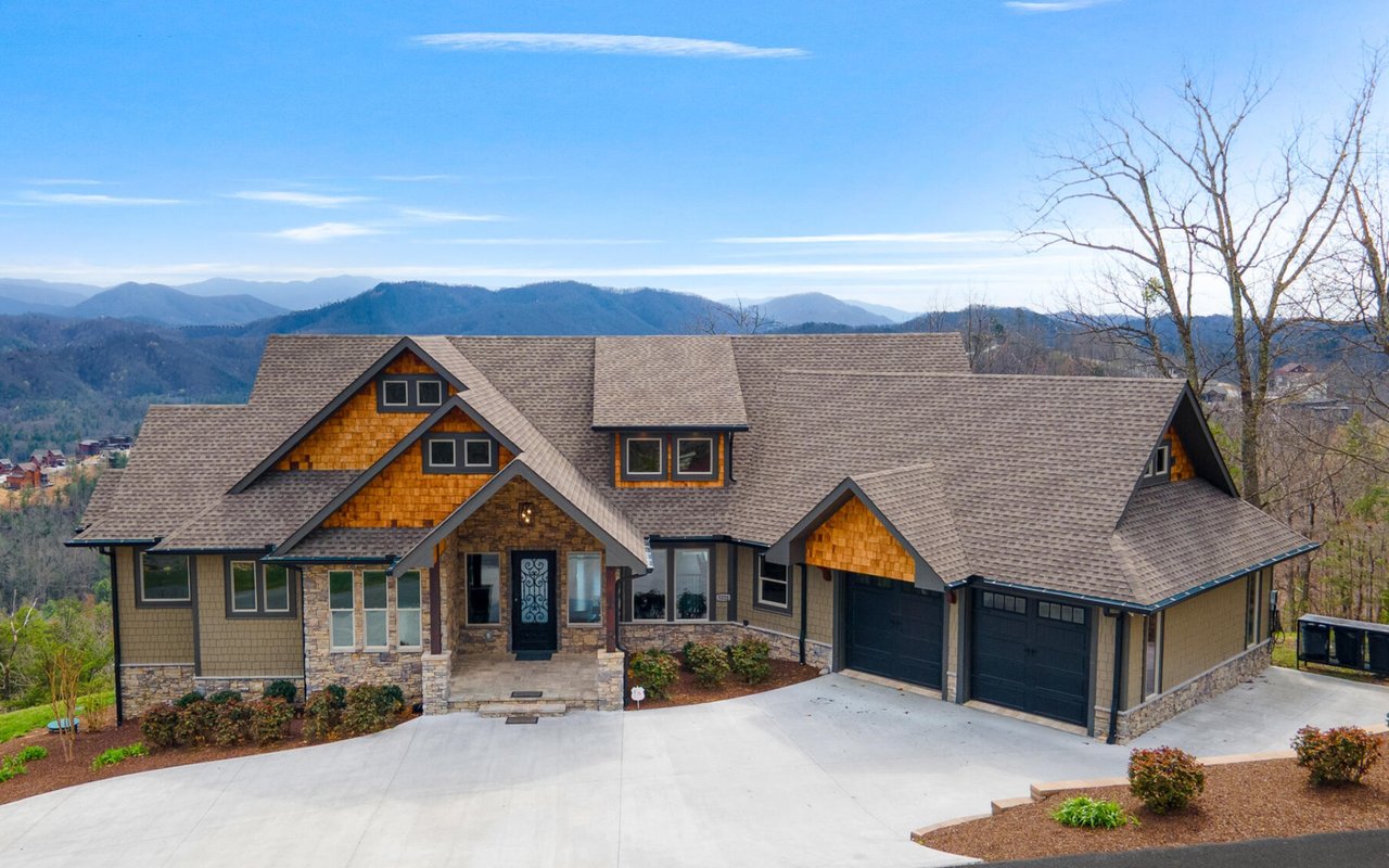 Wallace Luxury Spotlight | 3222 Laurel Cove Trail Sevierville, TN 37862