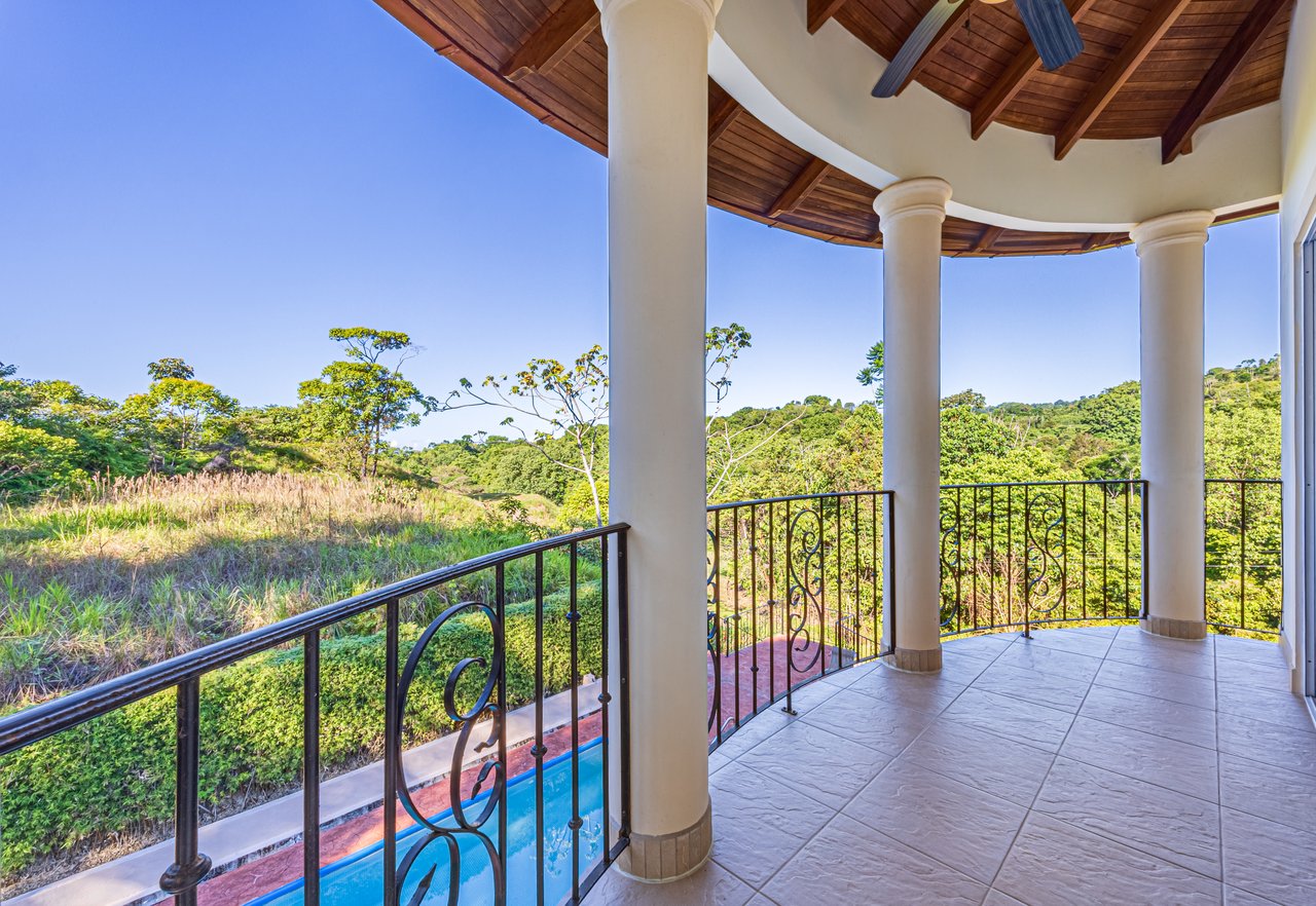 Elegant 3 Bedroom + Office Jungle Home in Puesta Del Sol, Ojochal