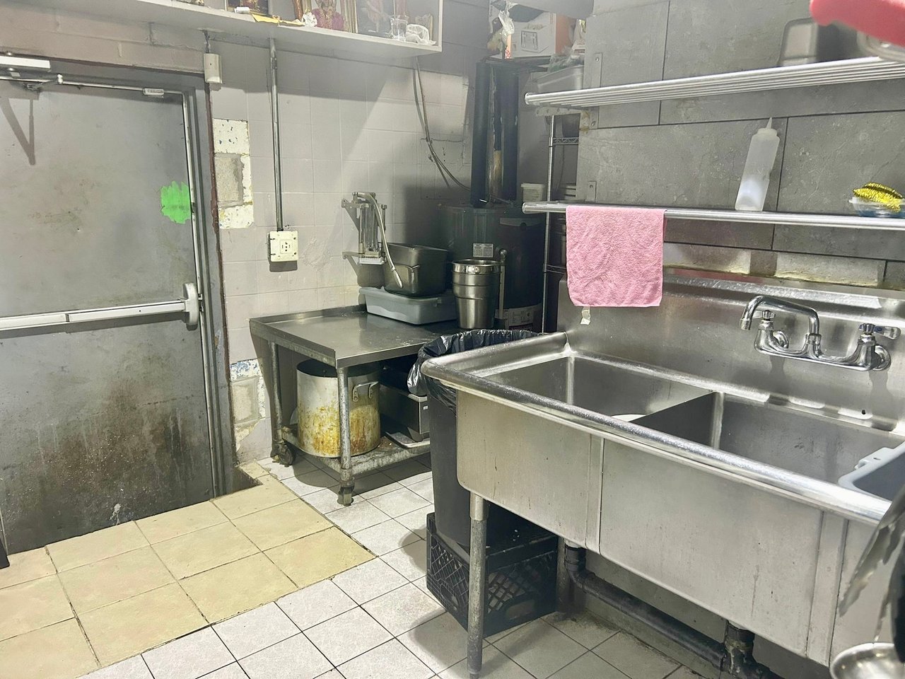 433 Simcoe Street Unit: 3