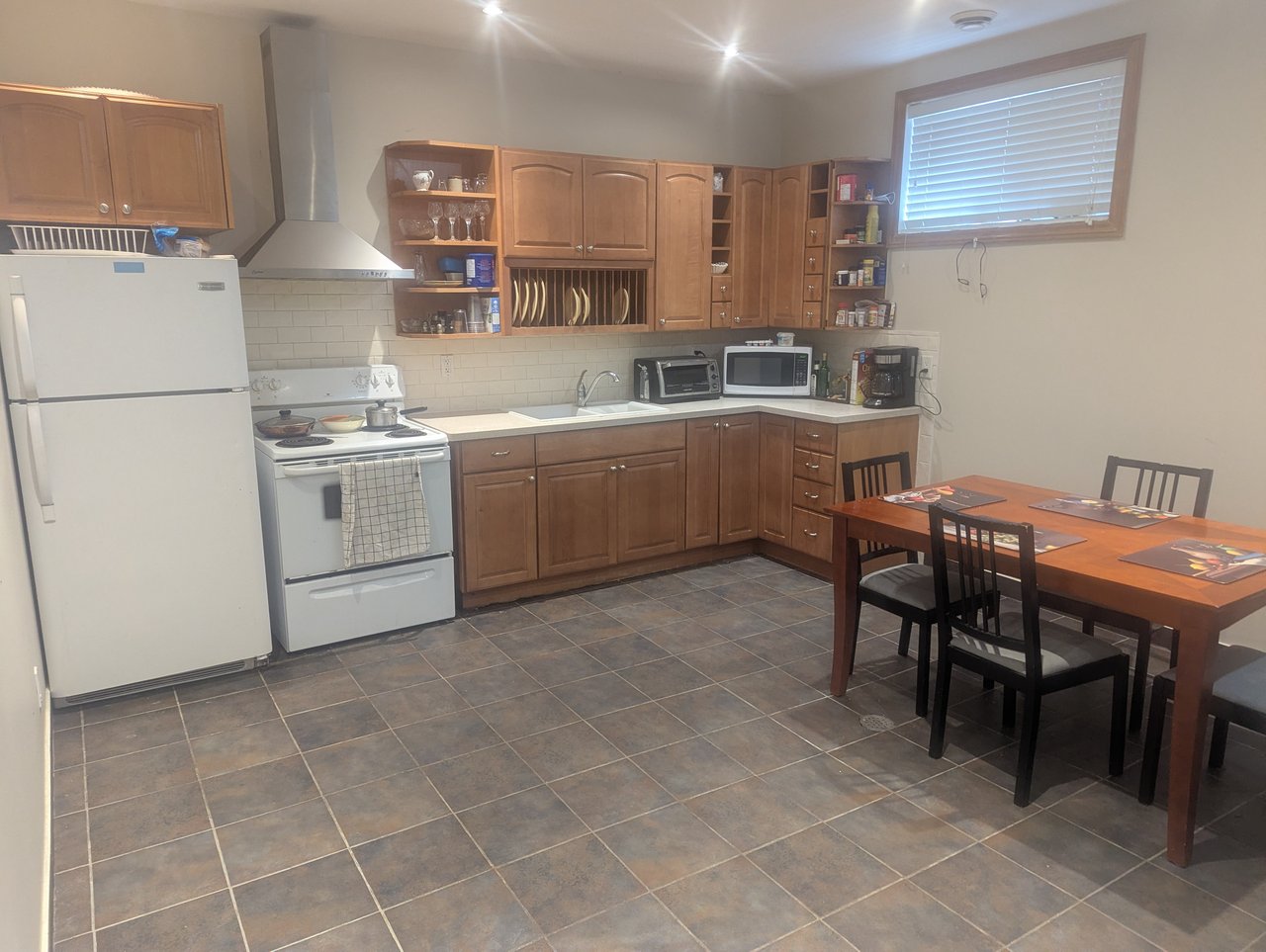 48 Mississauga Rd N 4