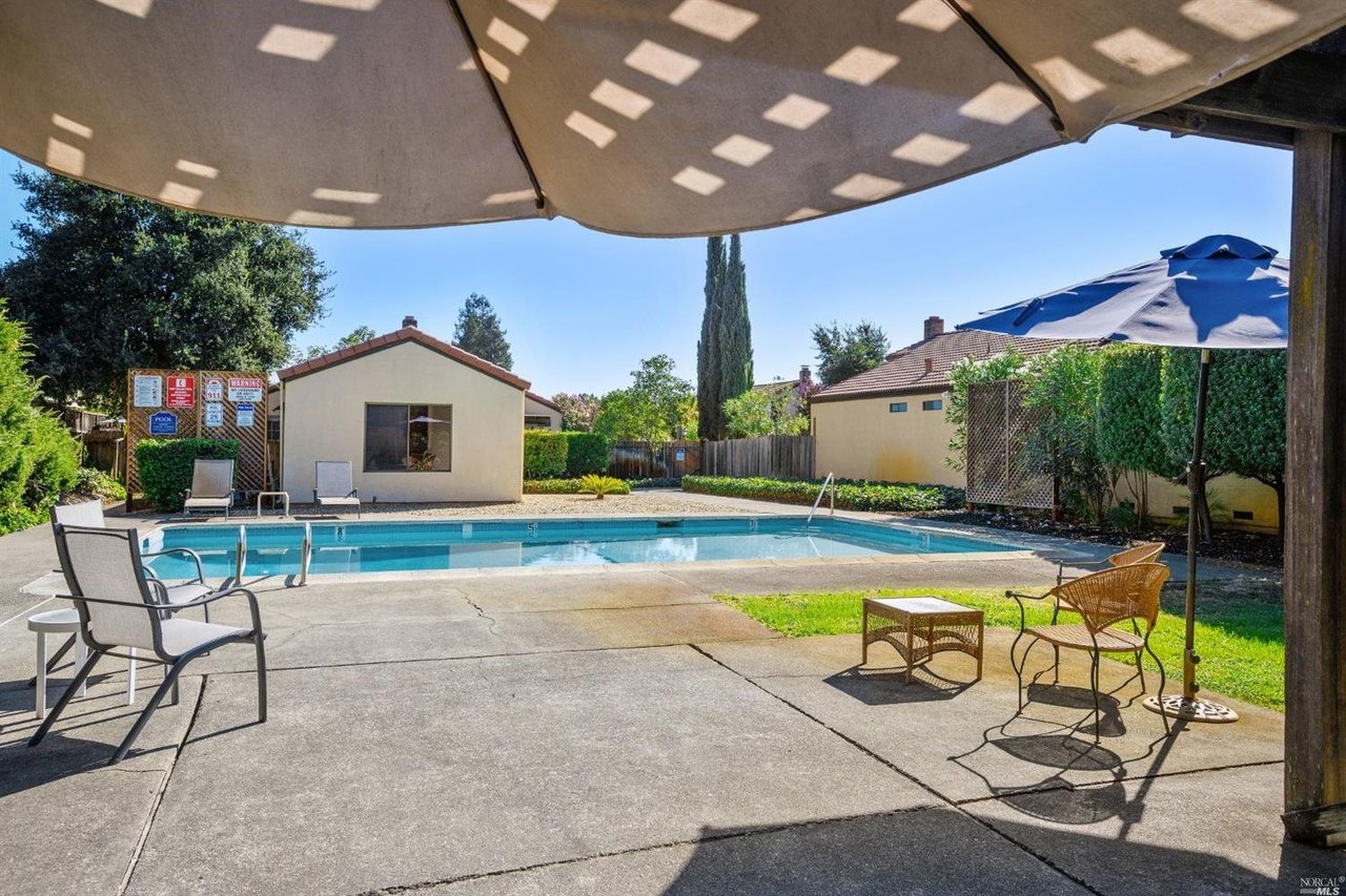 Turn-key, Well-Maintained Corner Unit Townhome With Pool Near Sonoma Plaza