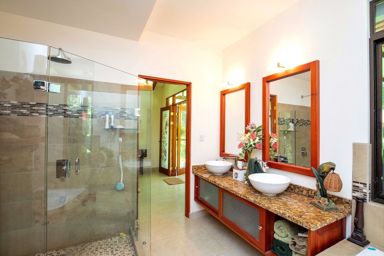 Wheelchair Friendly- 2 Bedroom house in a Quiet Community